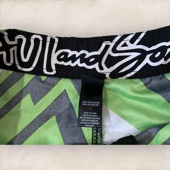 Maui and Sons Boardshorts Men’s Size 32 Green Geometric Hybrid Swim Surf Fitness - Picture 2 of 5